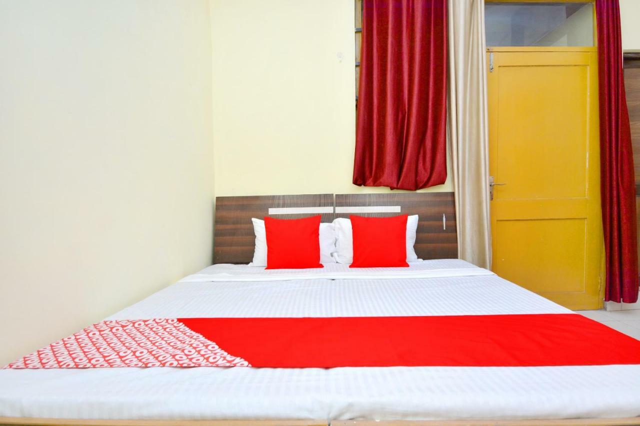 Oyo 40306 White House Hotel Jalandhar Phòng bức ảnh